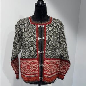 L.L. Bean Norway Fair Isle Wool Cardigan sweater with pewter clasps size Medium